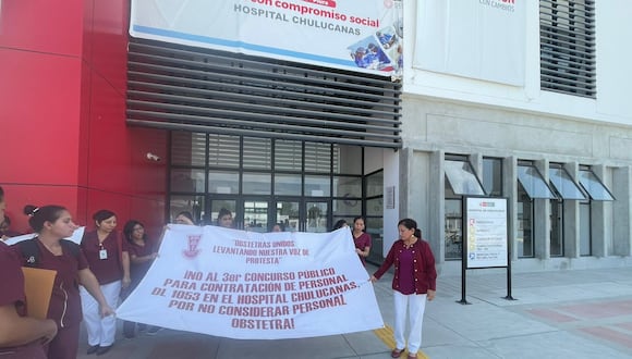 Obstetras protestaron en el exterior del hospital de Chulucanas