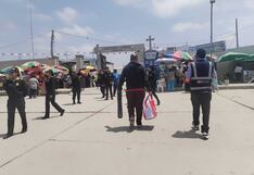 Cientos de personas acuden al Cementerio General de Chincha para honrar a sus seres queridos