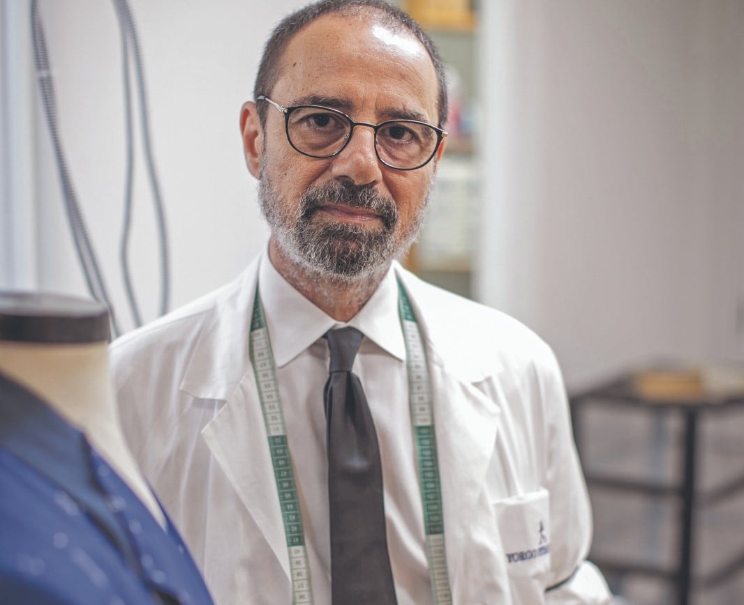 Diseñador admite que a los peruanos les falta aún ser más atrevidos en el vestir.