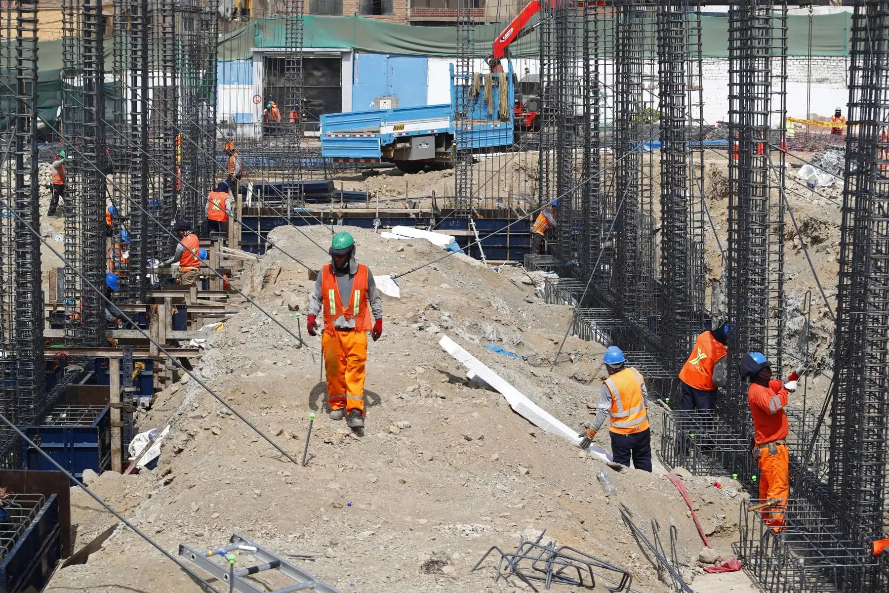 Sector Construcción tuvo un fuerte crecimiento en el primer mes del año versus enero del 2025, que se refleja en el gran consumo de cemento. (Foto: Andina)