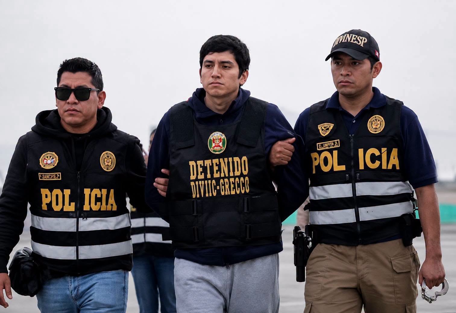 General PNP Víctor Revoredo confirmó que durante las investigaciones por el secuestro y cuádruple asesinato identificaron un número de Bolivia. La información fue compartida a la agencia estadounidense, que ayudó a encontrar al cabecilla de “Los Pulpos”. Criminal llegó a Lima y pasó la noche en la Dirandro.