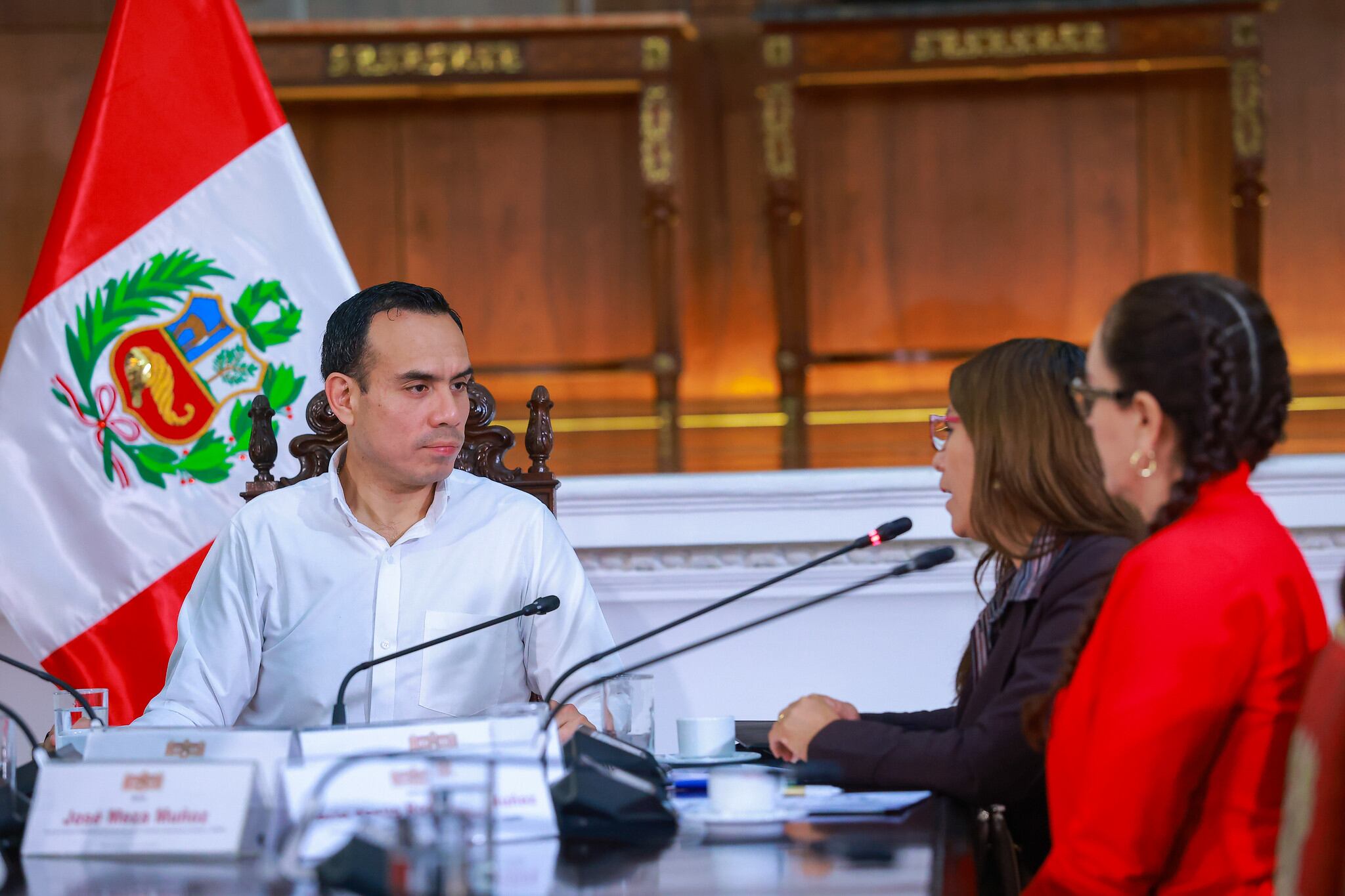 El mandatario se reunió con la Sociedad Nacional de Intérpretes (Soniem) y aseguró que el Ministerio del Interior prepara medidas urgentes tras los recientes ataques contra músicos. (Foto: Presidencia)