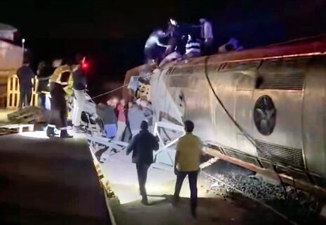 Presidente de España promete esclarecer la verdad del accidente ferroviario en Adamuz que dejó 39 muertos