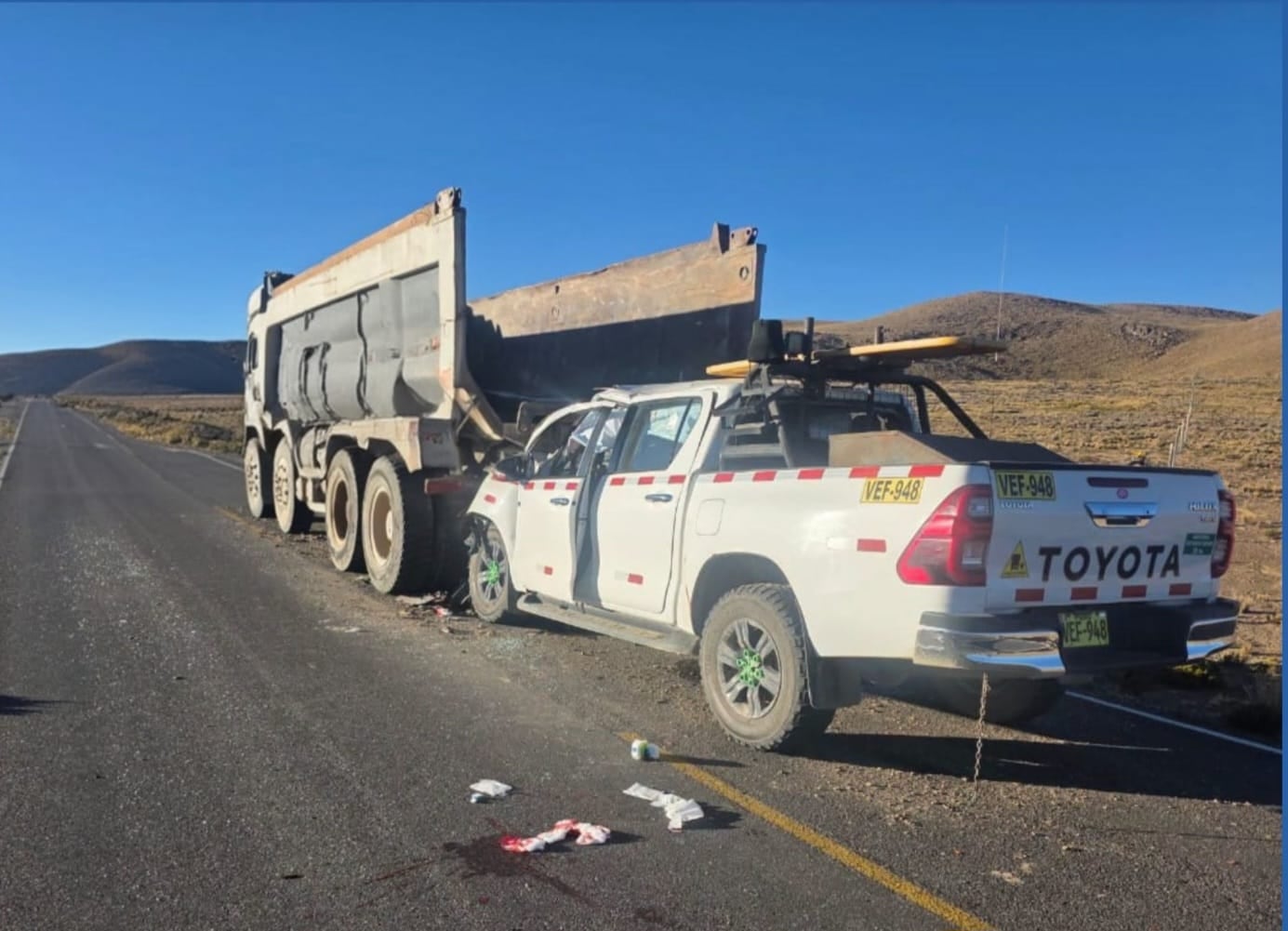 Chofer muere tras chocar vehículo contra camión malogrado en la Vía Chivay-Arequipa