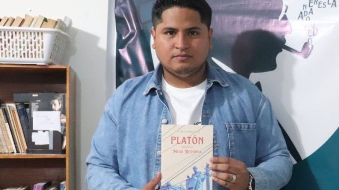 Luis Quispe ha publicado el libro “Platón viaja a mesa redonda” (Dendro ediciones, 2024) con el cual contribuye al uso integral de los géneros literarios y sus respectivas teorías.