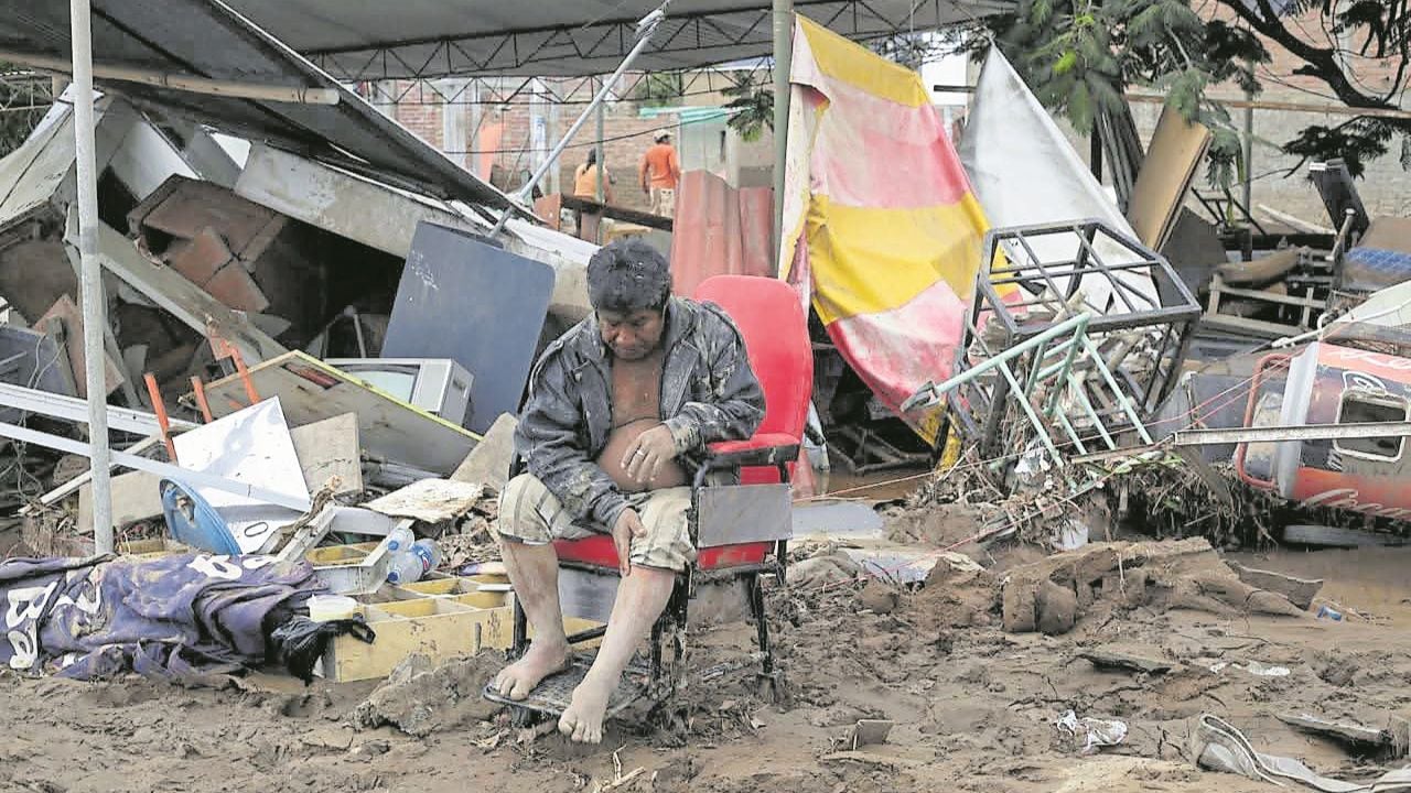 La Contraloría ha puesto en evidencia que hay municipalidades que no cuentan con planes de prevención de riesgos y reducción de desastres, ni invierten el presupuesto que se les asignó para ese fin. Además, preocupa que existan comunas que no asignaron recursos para enfrentar embates de la naturaleza.