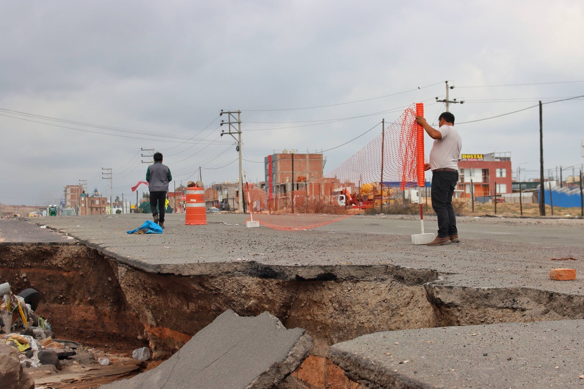 La erosión del agua socavó la autopista Arequipa La Joya (Foto: GRA)