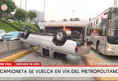 Vehículo invade vía del Metropolitano y provoca interrupción del servicio