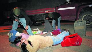 Seis delincuentes armados desvalijan a cien pasajeros