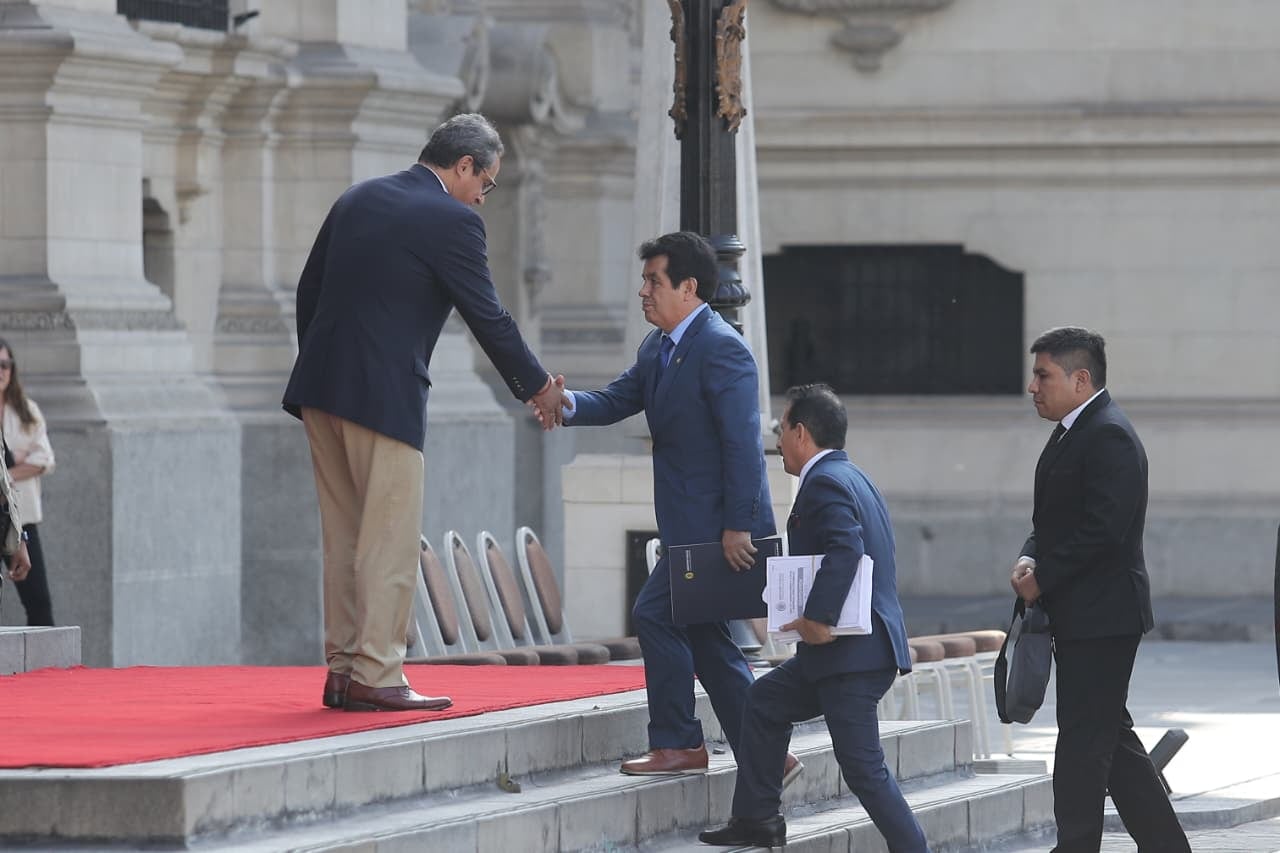 Fiscal de la Nación, Tomás Gálvez, llega a Palacio de Gobierno para tomar declaraciones al presidente José Jerí por caso 'Chifagate'.