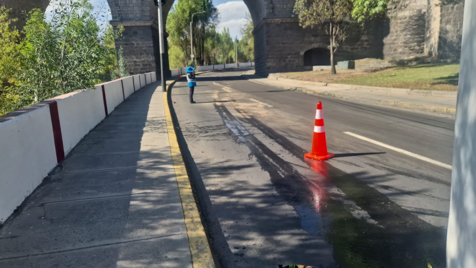 Arequipa: restringen el tránsito entre La Marina y Av. Juan de la Torre por derrame de aceite