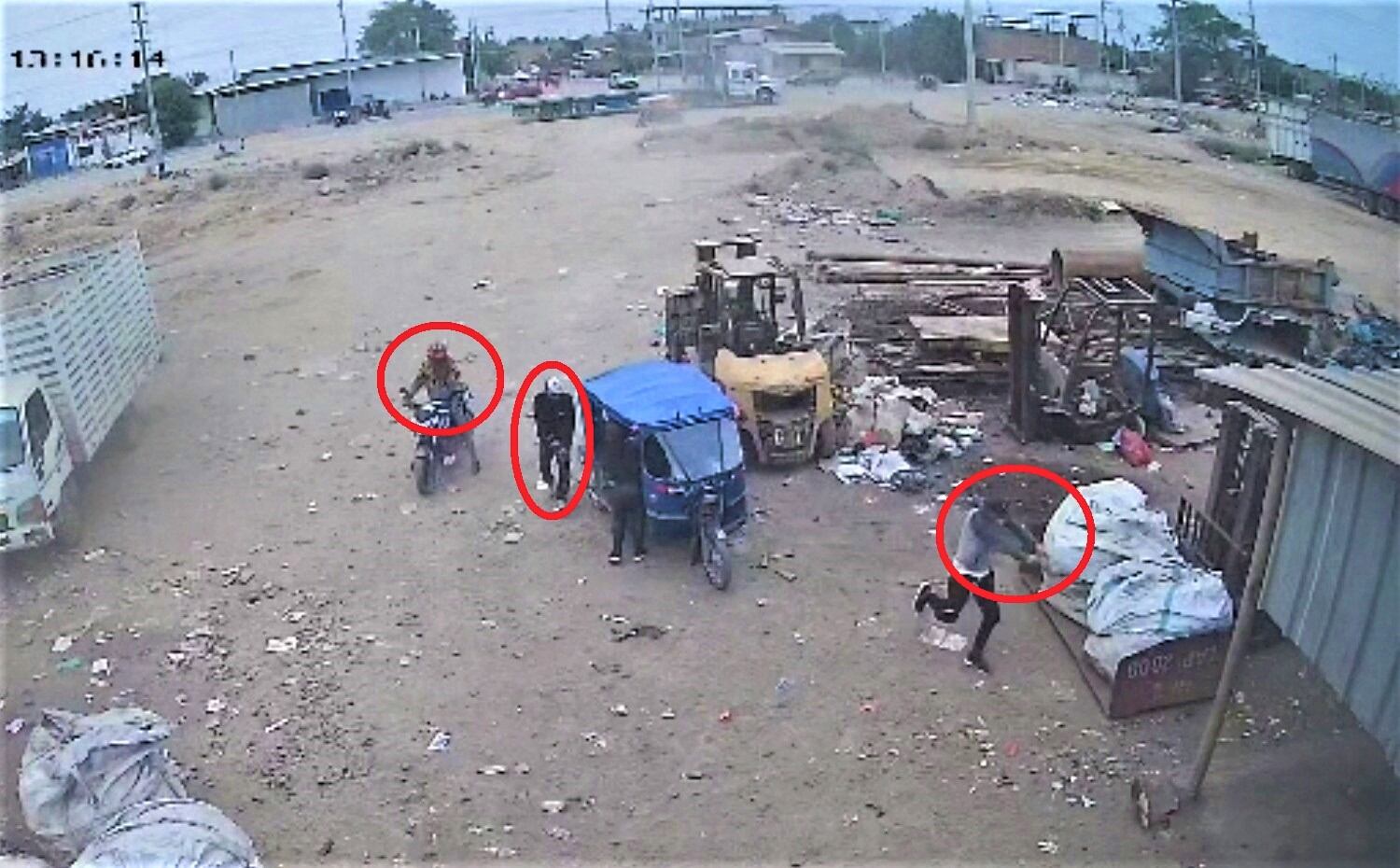 Horas después, agentes policiales lograron capturar a sospechosos del atraco.