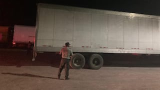 Hallan a 121 migrantes hacinados y abandonados en un camión en México
