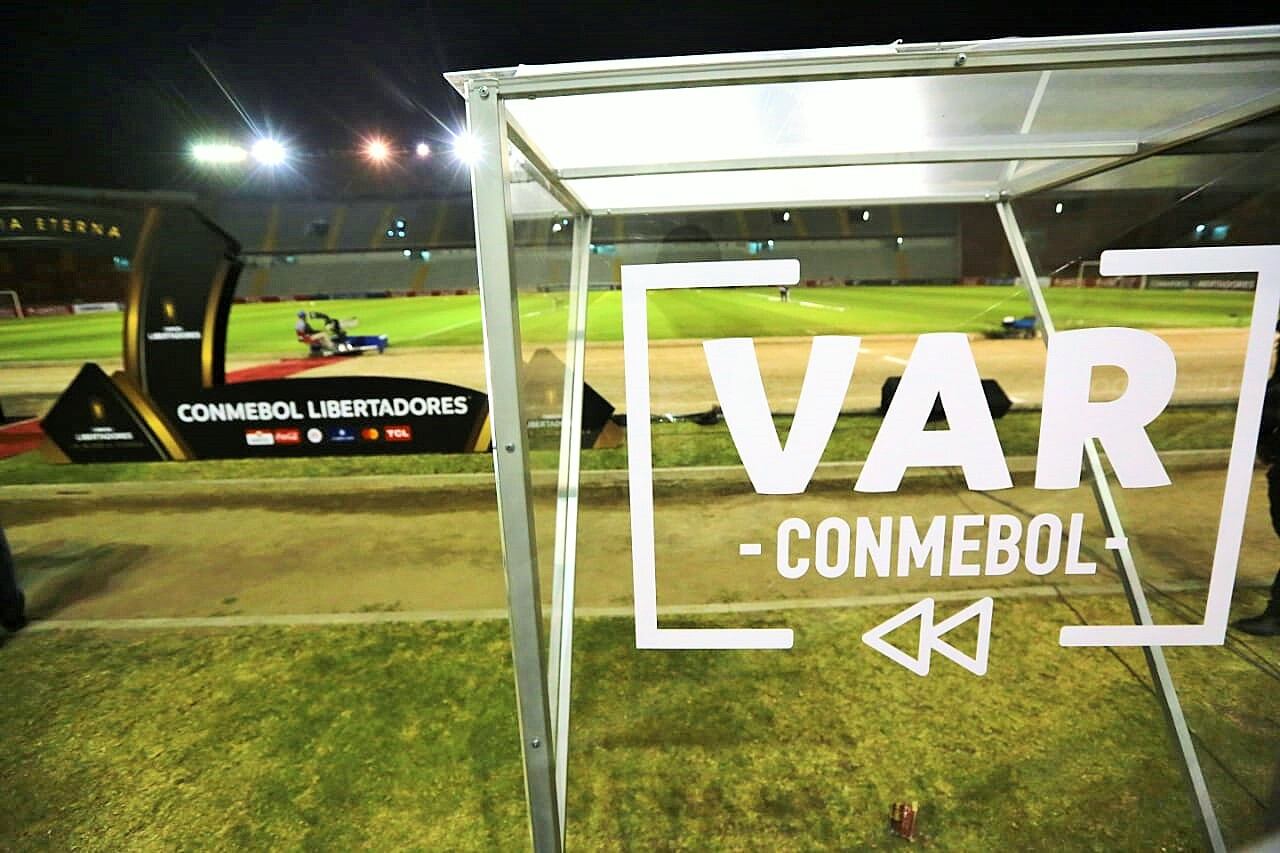 Instalación del VAR en el estadio de la Unsa. Foto: Dato Agencia.