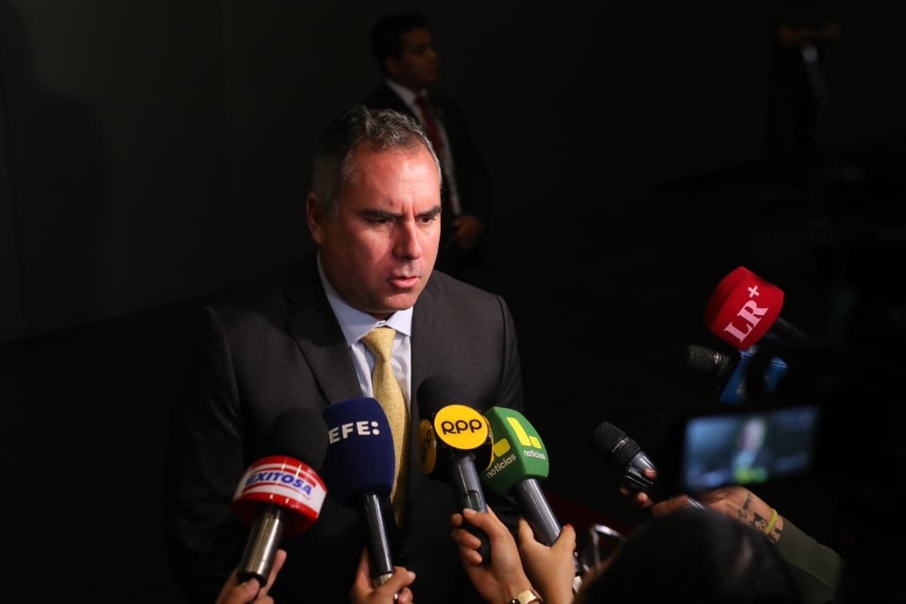 El ministro de Defensa aclaró que todavía no existe una fecha para el despliegue de militares en las calles y el transporte público, anunciado por Keiko Fujimori. Fotos: Antonio Melgarejo/ @photo.gec