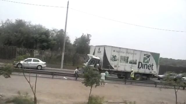 Desde WhatsApp: Accidente en autopista Ramiro Prialé (VIDEO)
