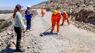 Realizan mantenimiento en vía clave que conecta el puente Aja con distintos caseríos de Nasca
