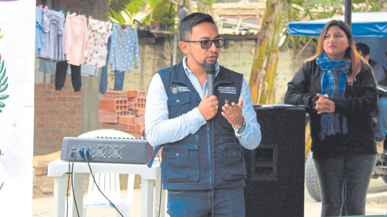 Álvaro Villa Vera, renunció al puesto. César Acuña espera para decidir futuro de Cynthya Lozano.