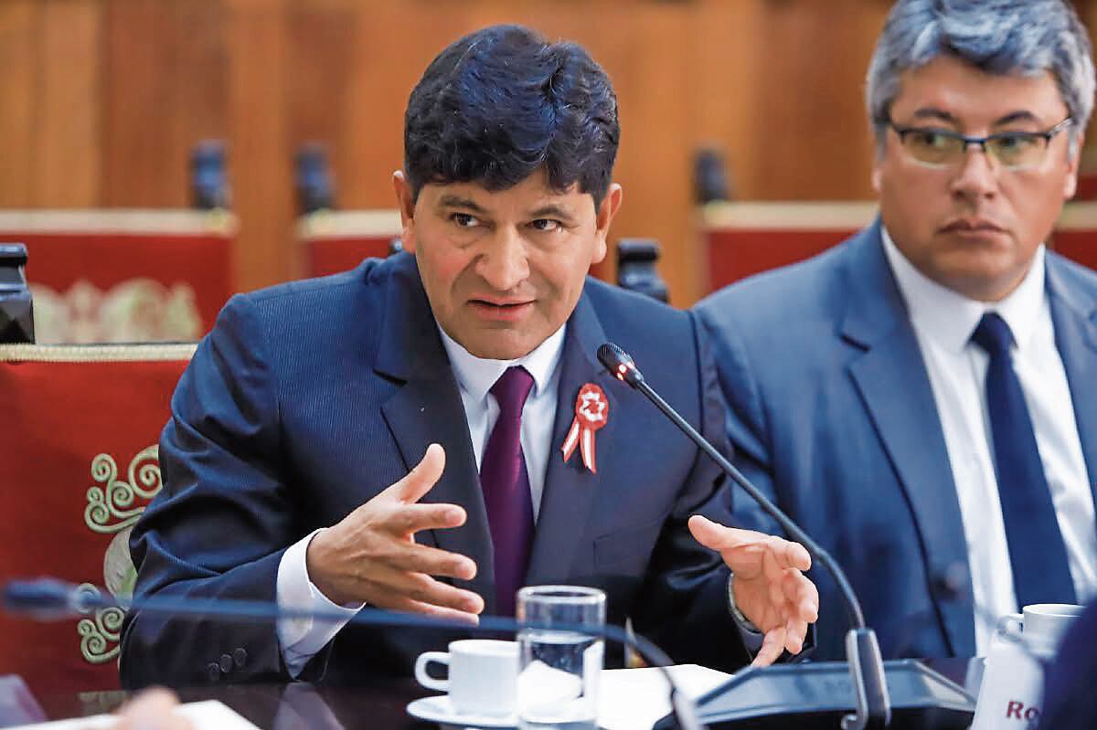 Gobernador de Arequipa, Rohel Sánchez, cierra filas con gerente cuestionado. Foto: GEC.