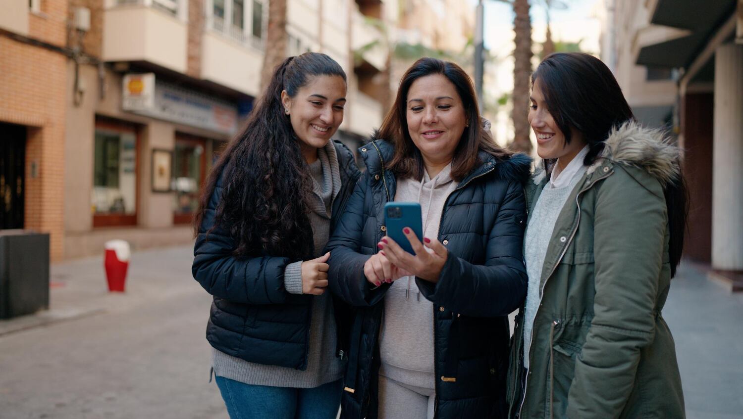 Planificar con anticipación cómo se repartirán los gastos y utilizar herramientas digitales para registrar pagos puede ayudar a mantener el presupuesto bajo control durante las vacaciones.