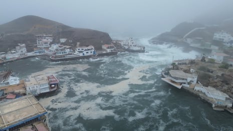 Cierran playas de Barranca por oleaje anómalo que deja otros 90 puertos sin operaciones en el litoral