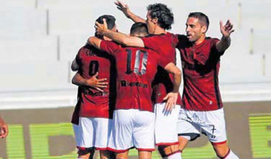 Plantel rojinegro vuelve reforzado para el 2025. (Foto: GEC)