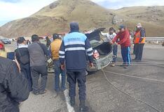 Puno: Un muerto y dos heridos tras choque de auto y tráiler en la vía Juliaca-Arequipa