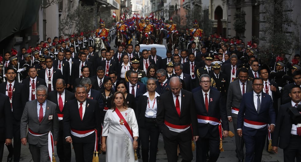 Dina Boluarte y ministros llegan a Palacio de Gobierno tras culminar