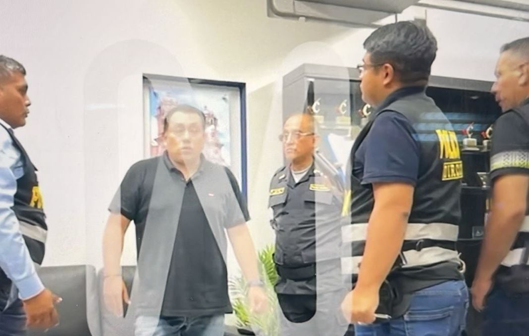 José Edilberto Samamé Blas es intervenido por la Policía y Fiscalía tras fallas en la entrega de material electoral durante las Elecciones 2026 en Lima. (Fuente: Canal N)