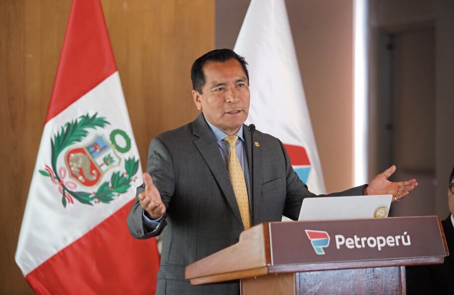 Alejandro Narváez presume su calificación profesional para sacar de la crisis a Petroperú.