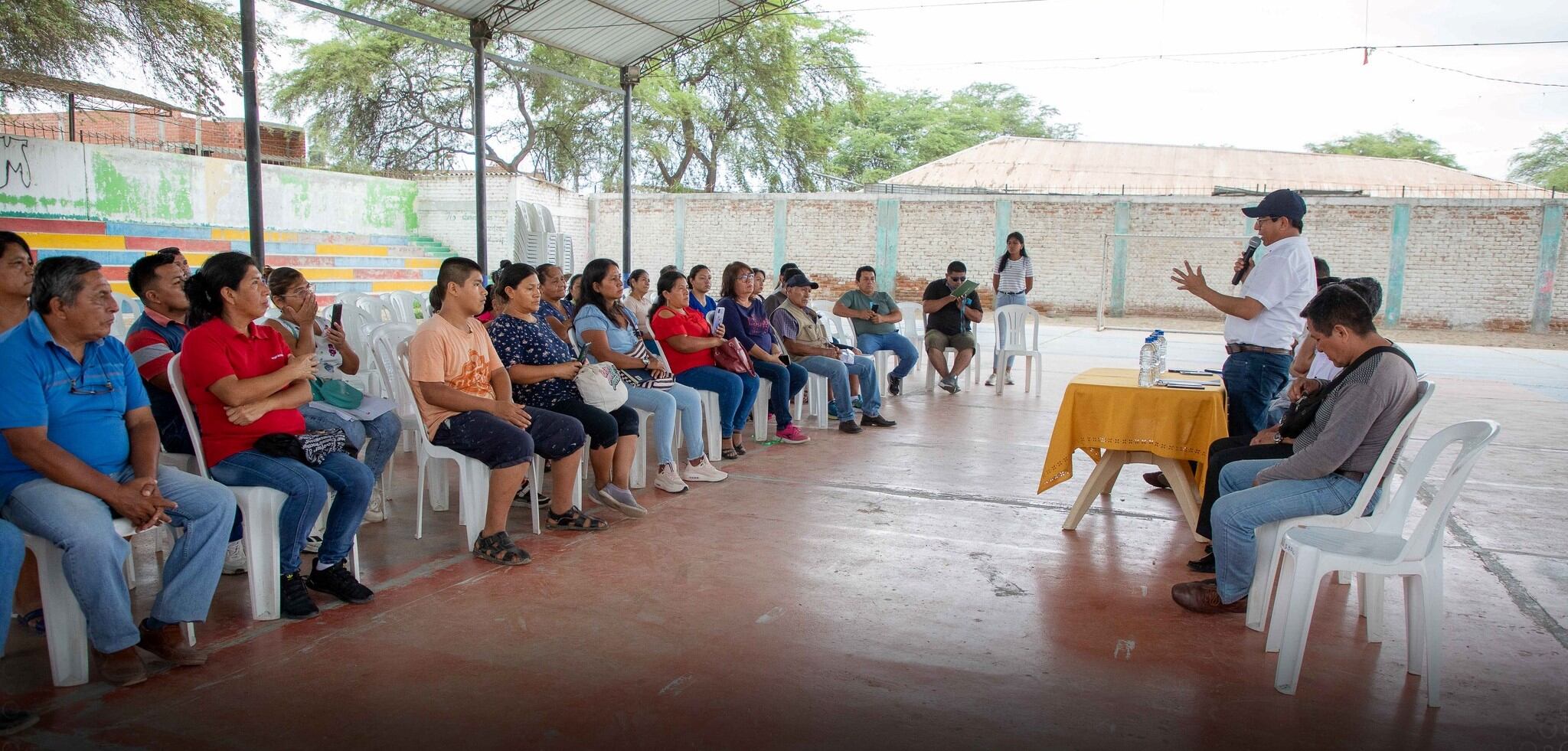 Dirigentes vecinales se reunieron con alcalde de Castilla para coordinar acciones por obra de agua y alcantarillado en los 96 AA.HH