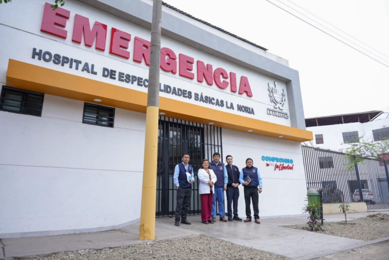 La vicegobernadora regional de La Libertad, Joana Cabrera, supervisó los trabajos que se realizan en las áreas de emergencia, triaje, banco de sangre, sala de partos, pediatría, entre otras zonas.