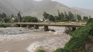 Puente en Girasoles en Chosica sufre daños por caudal del río Rímac