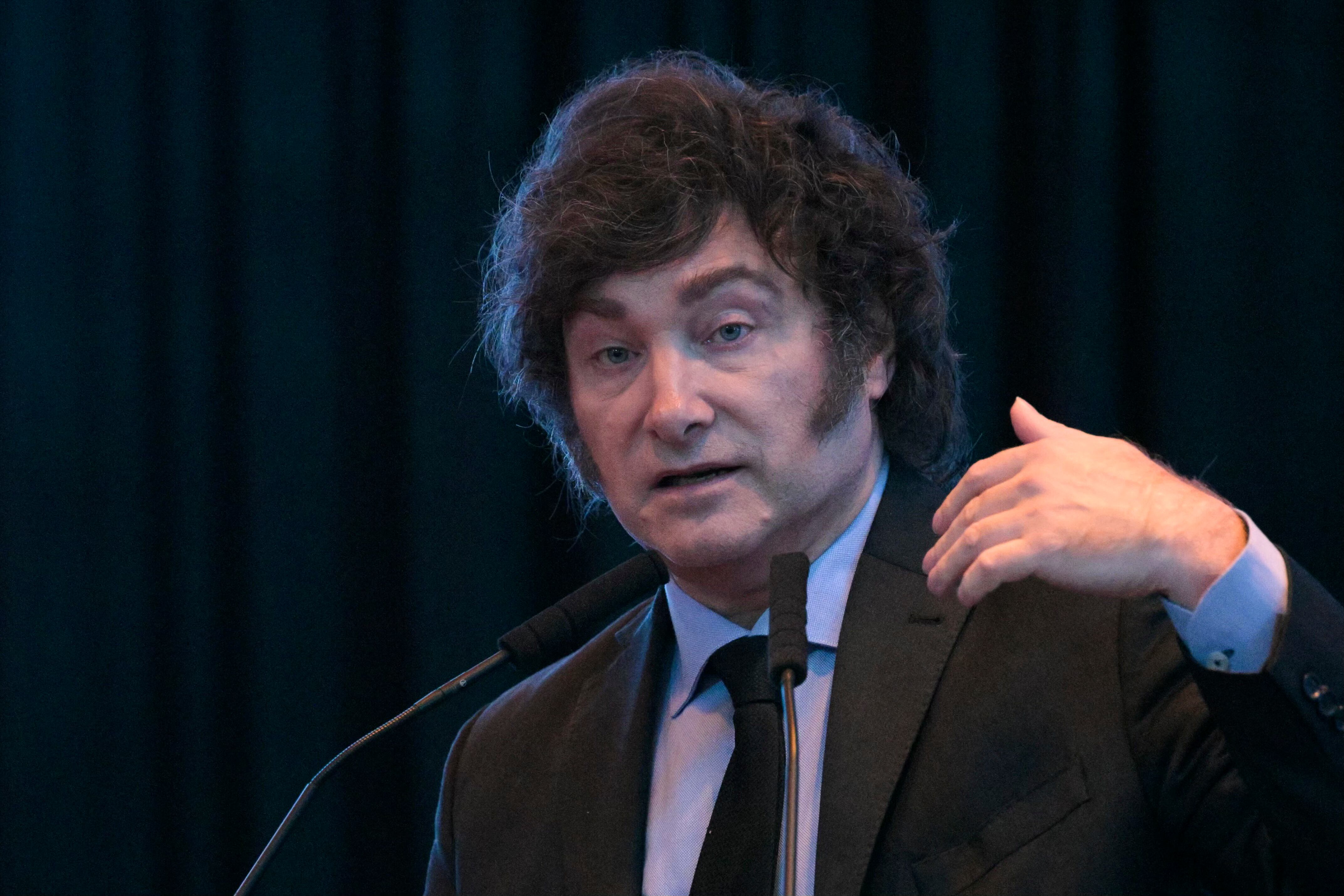 Ante la pregunta sobre si reconocerá los resultados de las elecciones venezolanas, el presidente argentino señaló: “Creo que tendremos que luchar por garantizar la integridad de los comicios, ya que el régimen busca manipularlos”. (Foto de Juan MABROMATA / AFP)