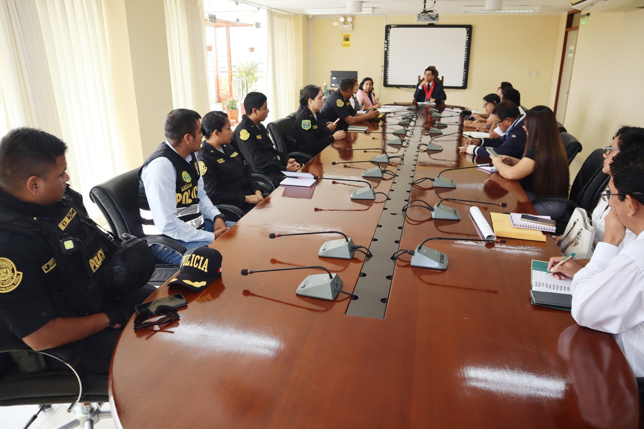 Reunión de autoridades liderados por el presidente del Poder Judicial