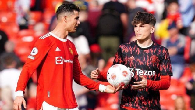 “El mejor de todos los tiempos”: un juvenil de Manchester United llenó de elogios a Cristiano Ronaldo por regalarle el balón