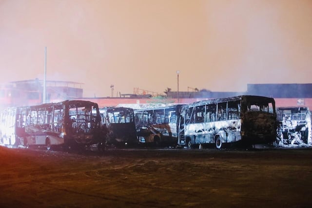 Incendio en Ate destruye 18 buses de transporte (Foto: GEC)
