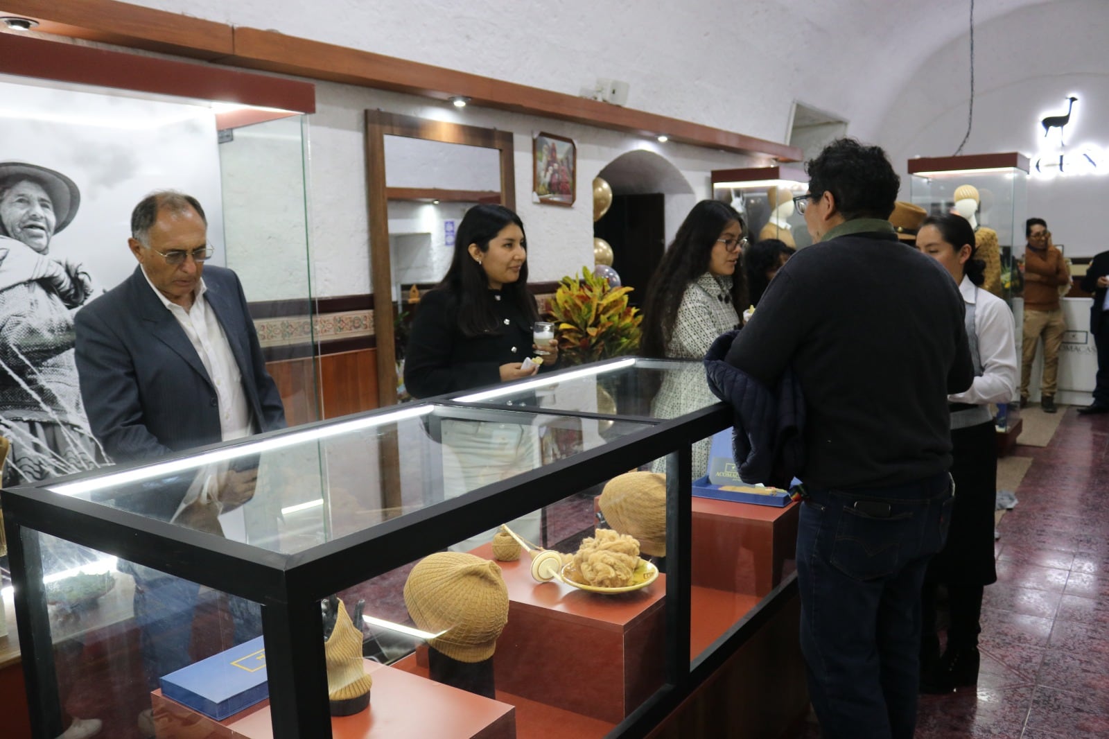 Primer atelier exclusivo de prendas de vicuña del Perú está en Arequipa. Foto: Serfor.