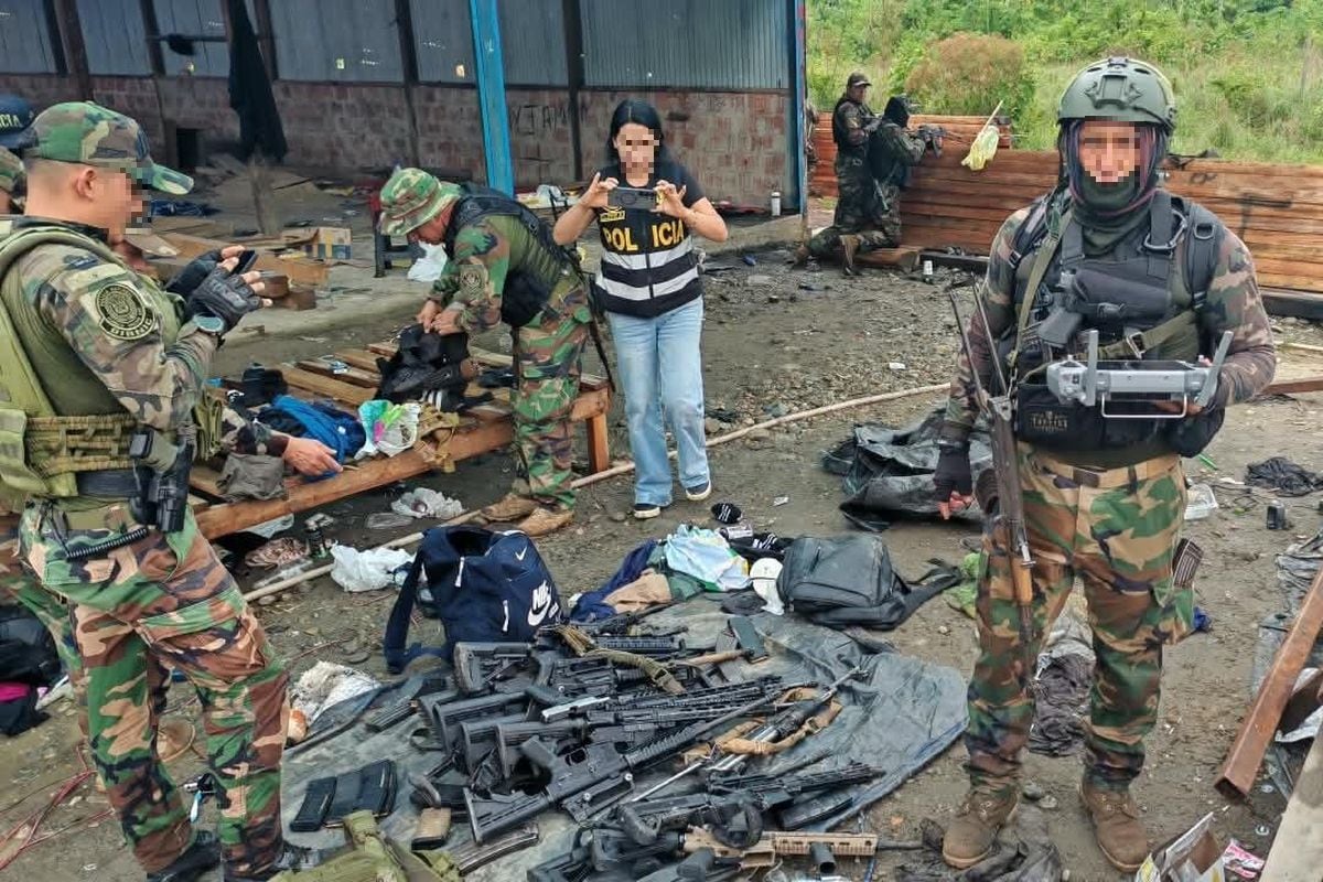 La Policía muestra el armamento incautado a los delincuentes en Madre de Dios.