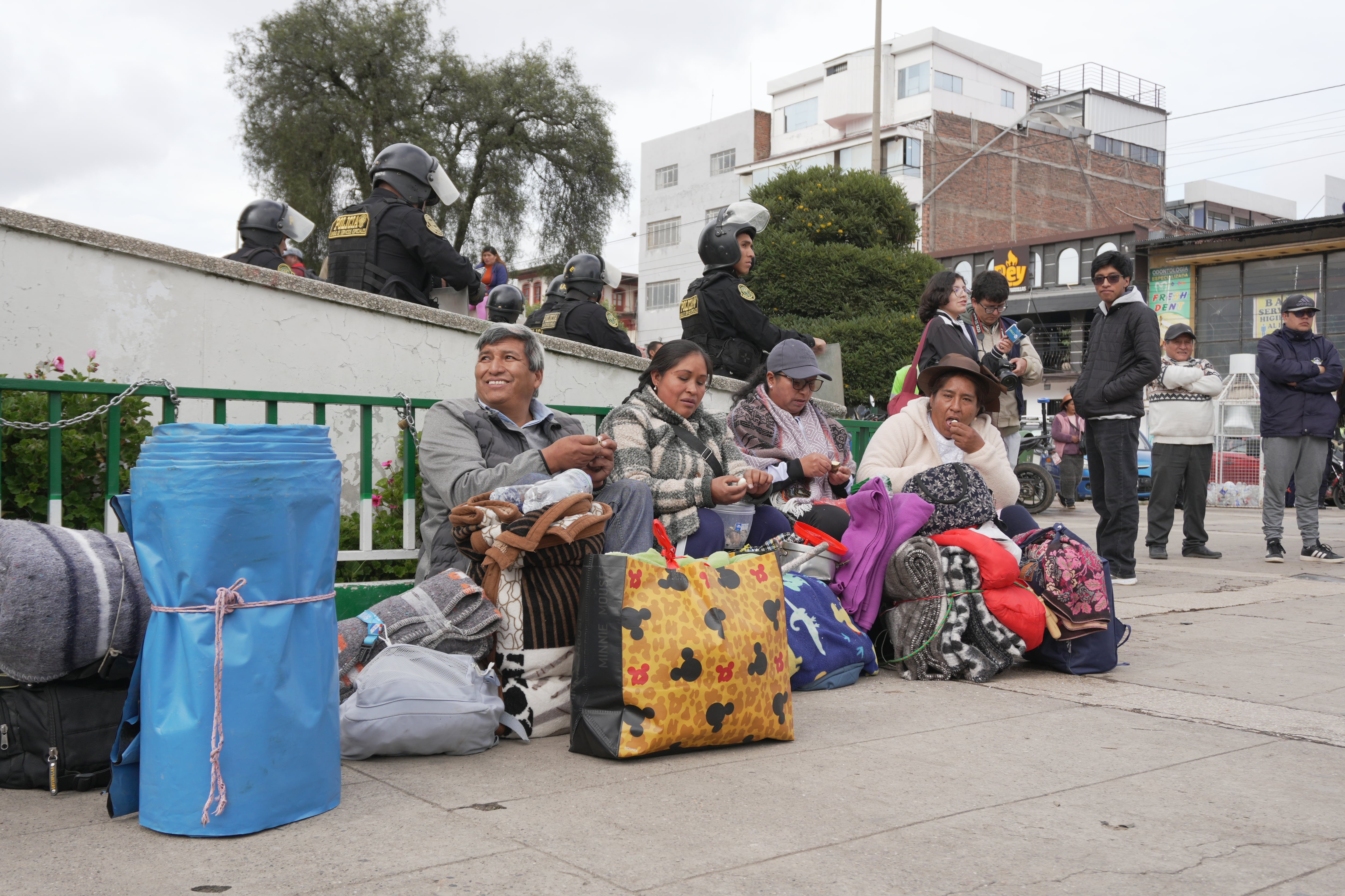 Transportistas se encadenaron por algunas horas.