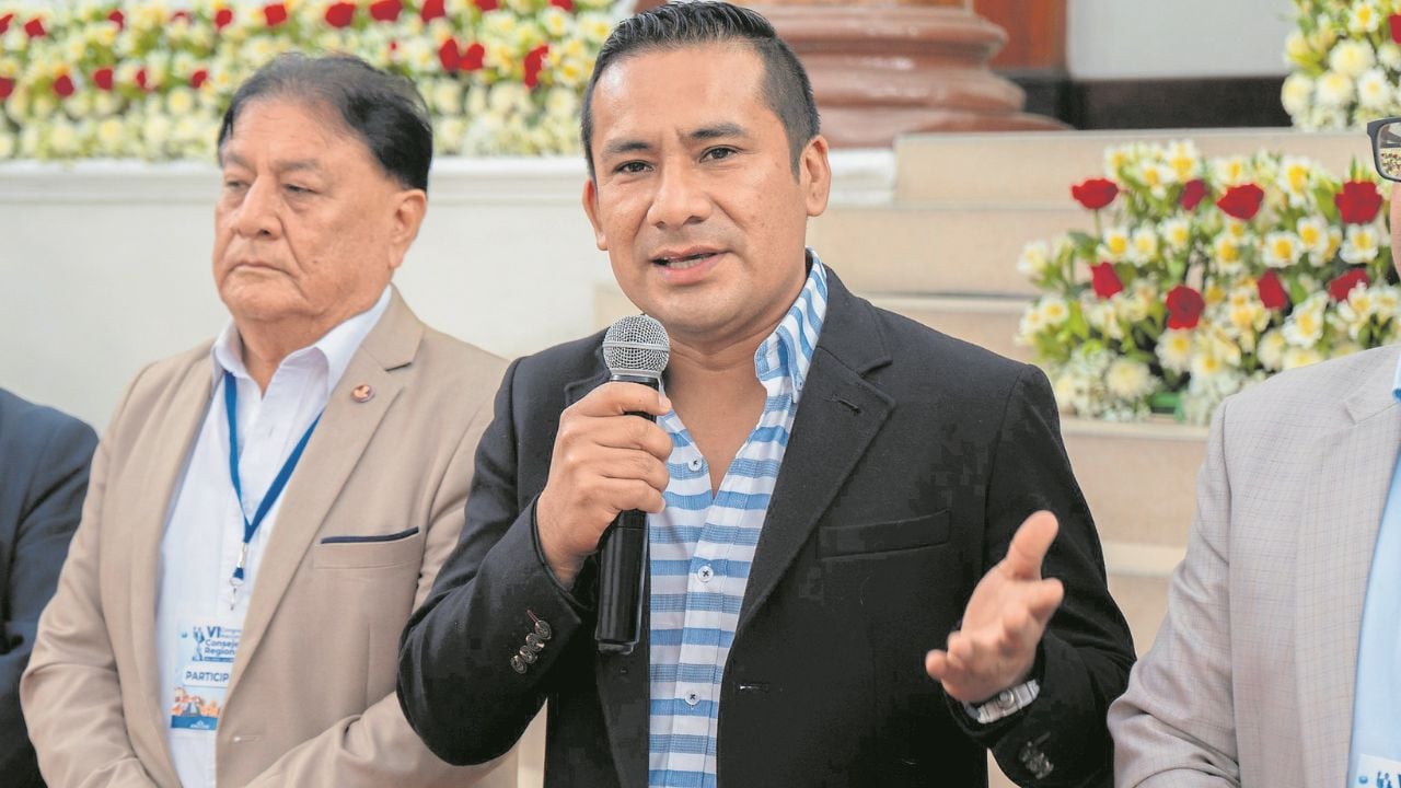 Organismo electoral determinó que consejero regional vulneró el principio de neutralidad al emitir opiniones negativas contra el exgobernador.