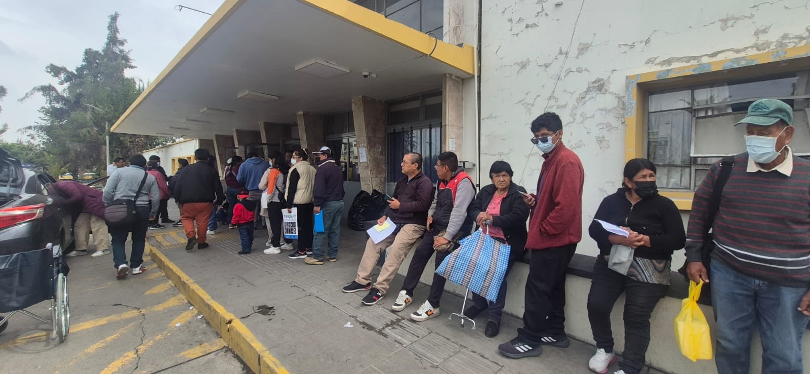 Pacientes afectados por huelga médica en Hospital Honorio Delgado Espinoza de Arequipa. (Foto: Pedro Torres/@photo.gec)