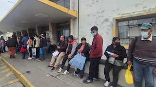 Pacientes madrugan y viajan horas, pero se quedan sin atención por huelga médica en Arequipa (VIDEO)