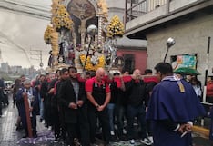 Jugadores de Melgar cargaron la anda del Señor de los Milagros en la última procesión