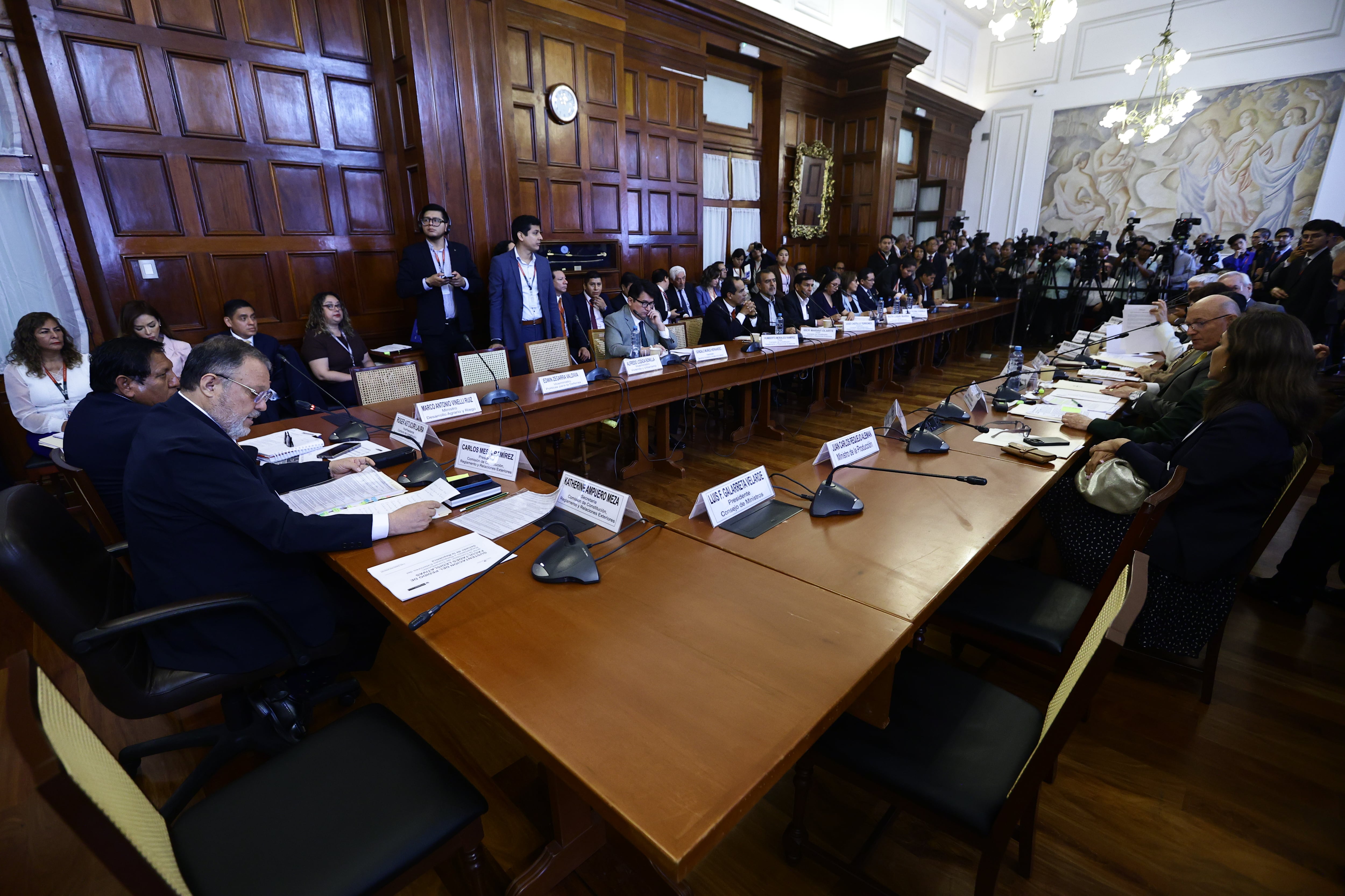 Facultades legislativas: Senado retomará debate este sábado tras suspensión de la sesión