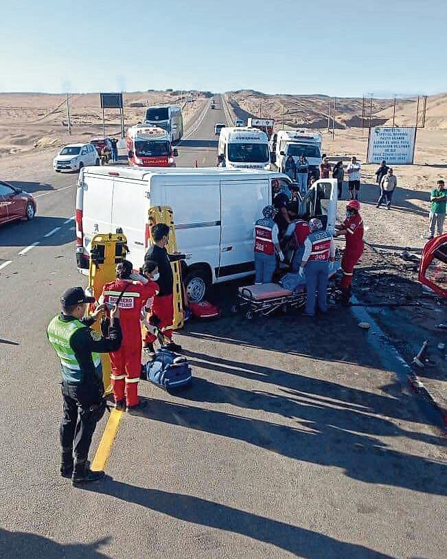 El chofer de la furgoneta Julio César Carita Mamani fue trasladado al hospital regional de Moquegua. (Foto: Difusión)