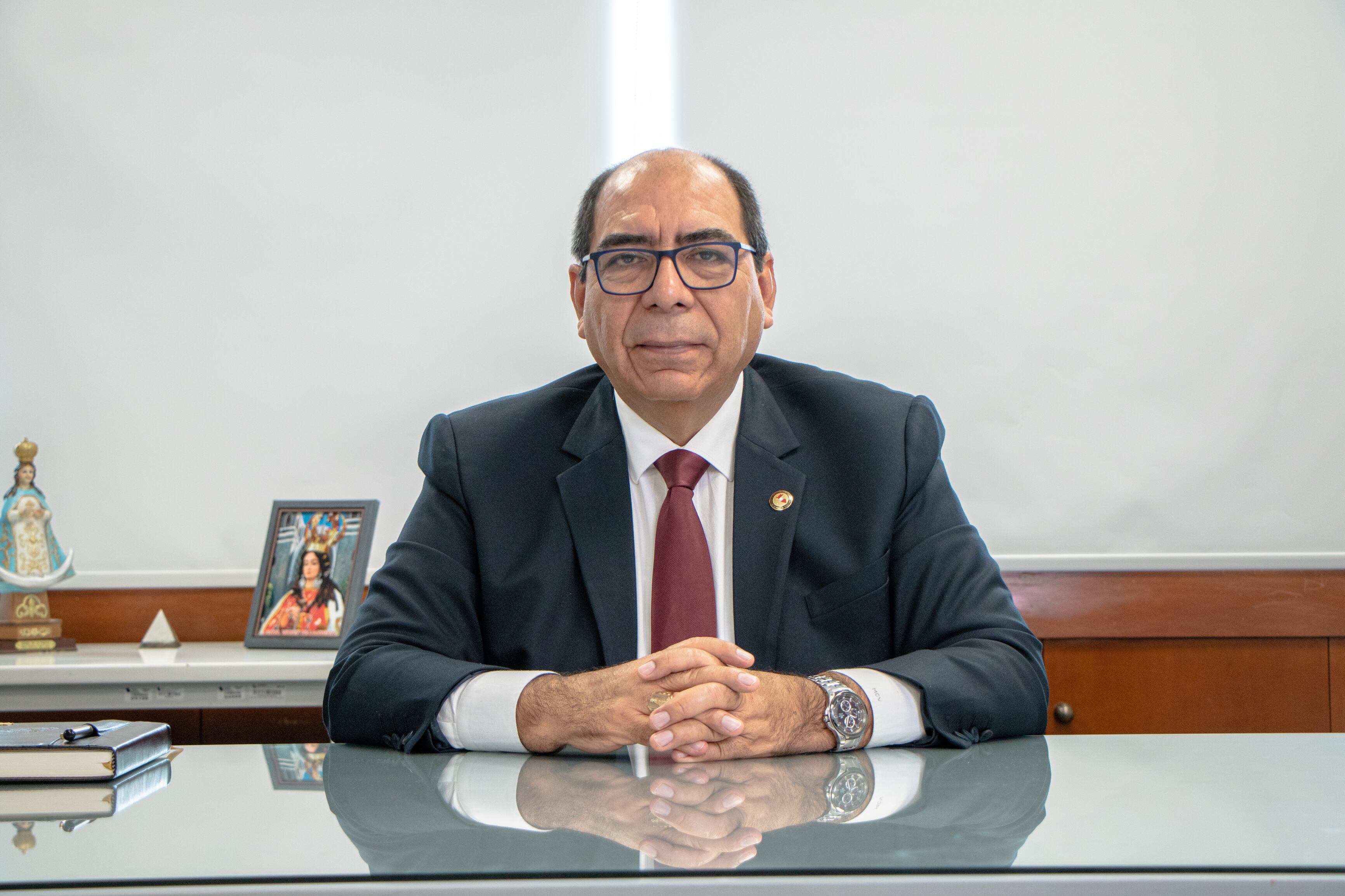 Contraloría saca al fresco a Manuel Castillo Venegas, jefe de Sunedu.