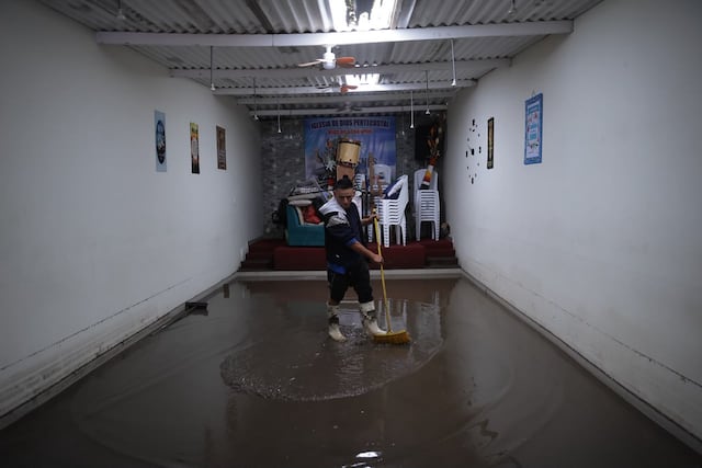 Keiko Fujimori inspecciona zonas afectadas por lluvias en Villa María del Triunfo