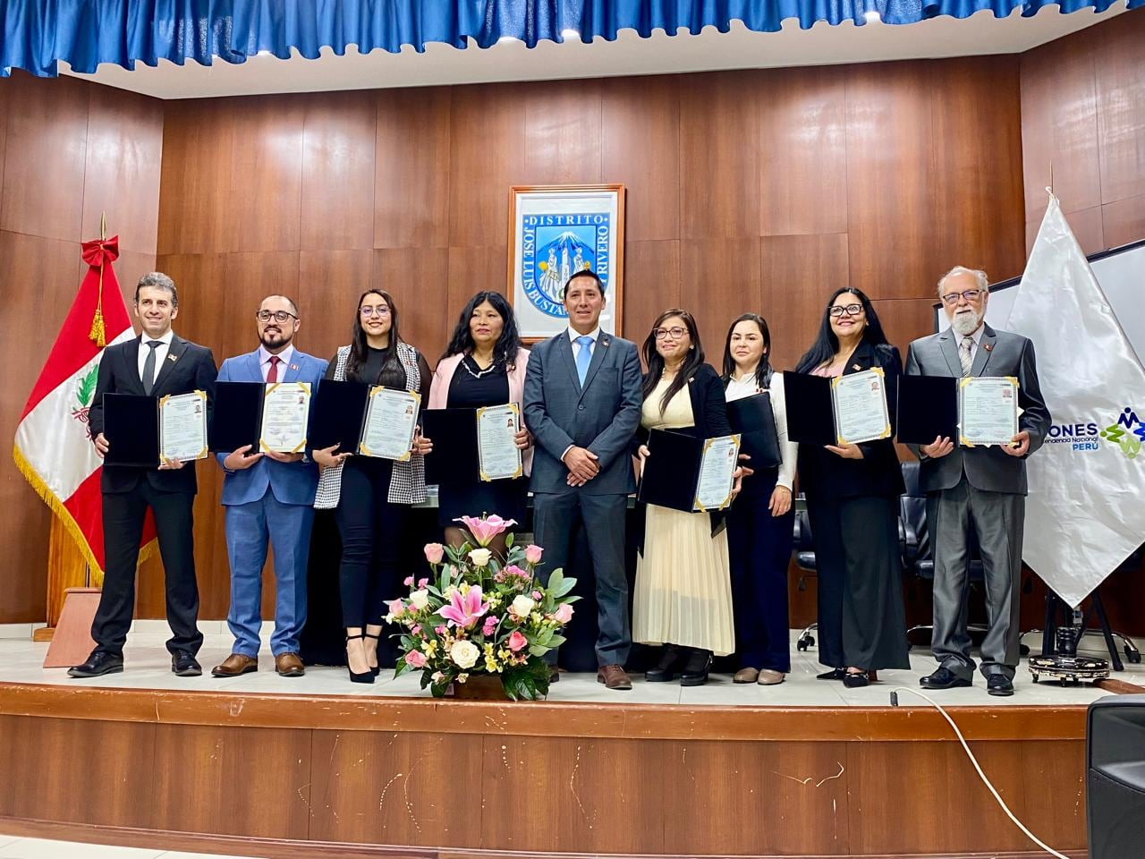 Ocho ciudadanos extranjeros recibieron la nacionalidad peruana en Arequipa. Foto: Migraciones.