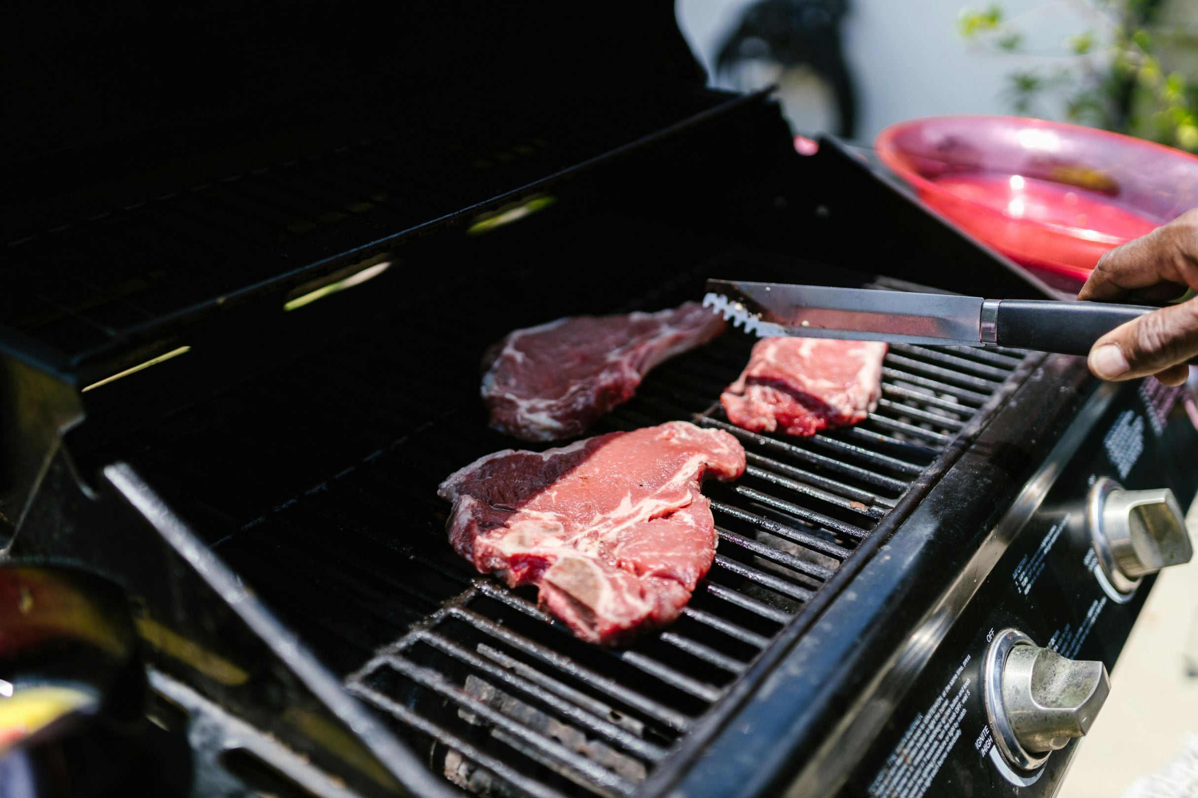 Una parrilla puede formar parte de una dieta saludable si se priorizan alimentos de calidad, técnicas de cocción adecuadas y acompañamientos nutritivos. (Foto: RDNE Stock project / Pexels)